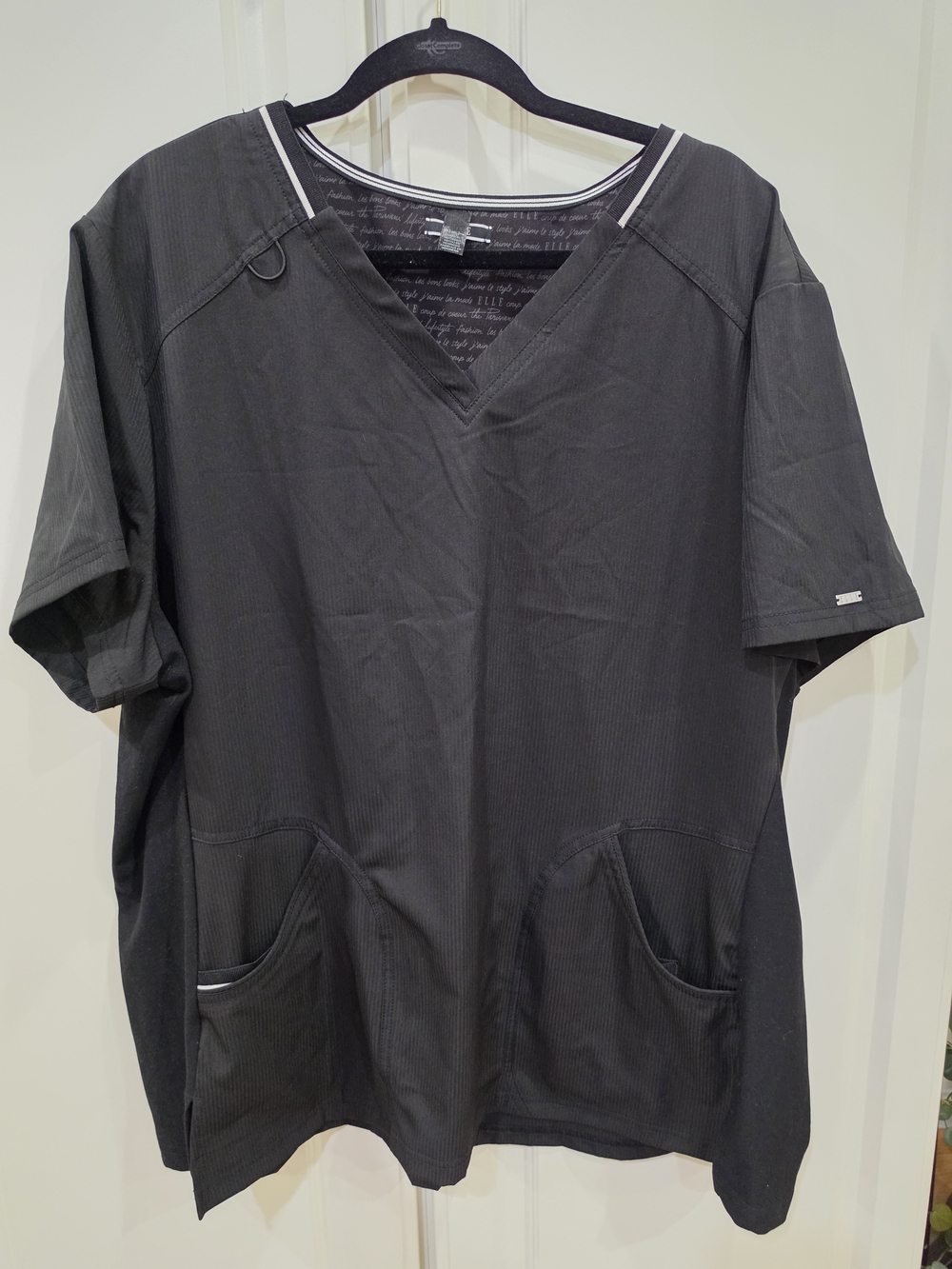Elle Women's Black Short-Sleeve V-Neck Scrub Top with Contrast Trim